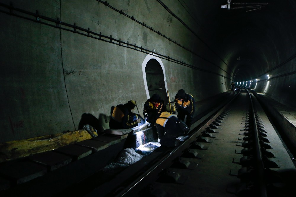 源汇铁路运营隧道病害现状